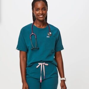 Caribbean Blue Figs Scrub Top size small